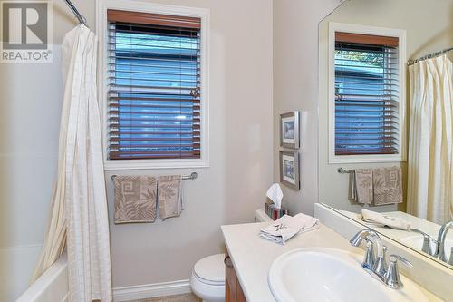 4528 Gallaghers Edgewood Drive, Kelowna, BC - Indoor Photo Showing Bathroom