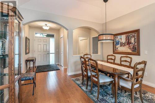 4528 Gallaghers Edgewood Drive, Kelowna, BC - Indoor Photo Showing Dining Room