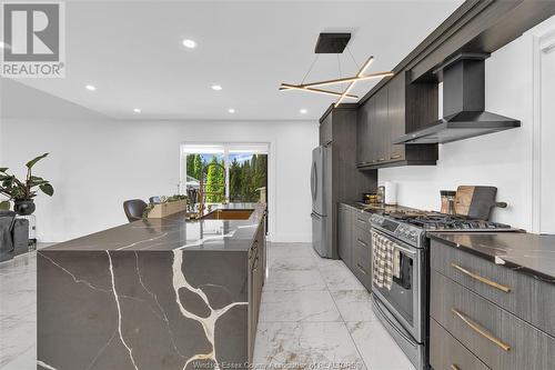 108 Marina Grove, Lakeshore, ON - Indoor Photo Showing Kitchen