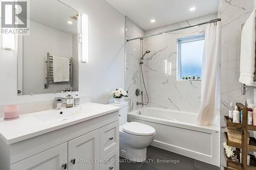 30 Heatherglen Road, Toronto, ON - Indoor Photo Showing Bathroom