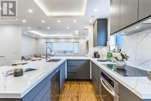 30 Heatherglen Road, Toronto, ON - Indoor Photo Showing Kitchen With Upgraded Kitchen