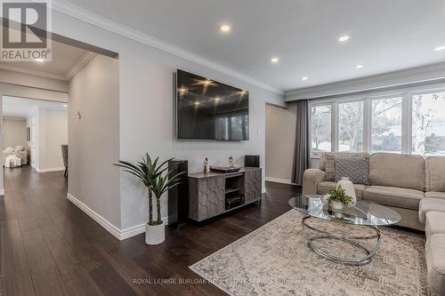 1186 Tyandaga Park Drive, Burlington, ON - Indoor Photo Showing Living Room