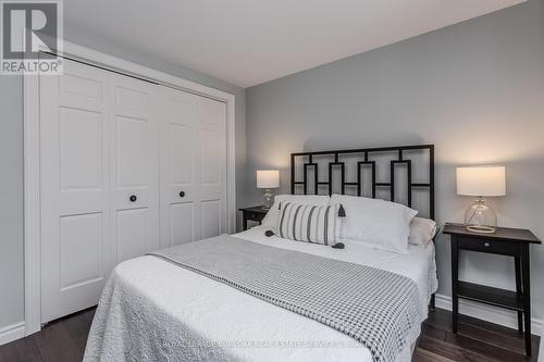 1186 Tyandaga Park Drive, Burlington, ON - Indoor Photo Showing Bedroom