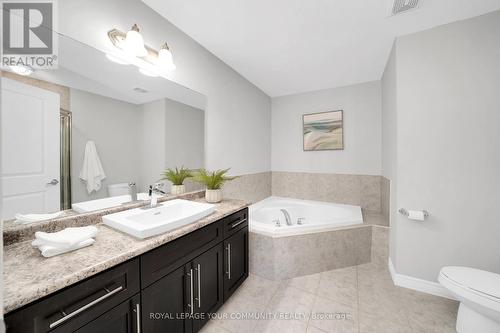 5 - 6 Chestnut Drive, Grimsby, ON - Indoor Photo Showing Bathroom