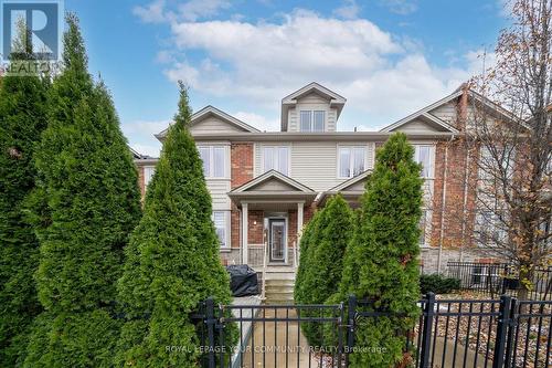 5 - 6 Chestnut Drive, Grimsby, ON - Outdoor With Facade