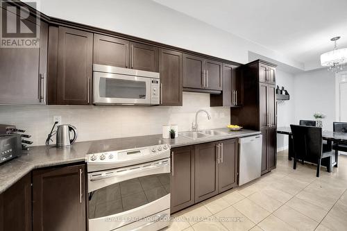 5 - 6 Chestnut Drive, Grimsby, ON - Indoor Photo Showing Kitchen With Double Sink