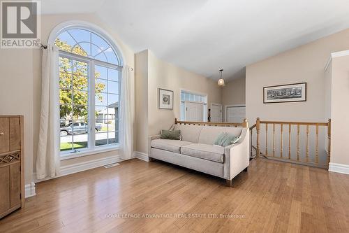 16 Railway Street, Perth, ON - Indoor Photo Showing Living Room