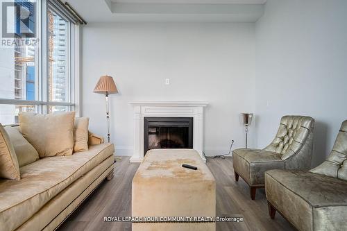 Ph 3501 - 21 Balmuto Street, Toronto, ON - Indoor Photo Showing Living Room With Fireplace