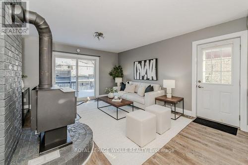 77 Hillview Drive, Wilmot, ON - Indoor Photo Showing Living Room