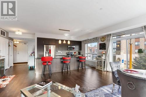 201 - 120 Prestige Circle, Ottawa, ON - Indoor Photo Showing Living Room