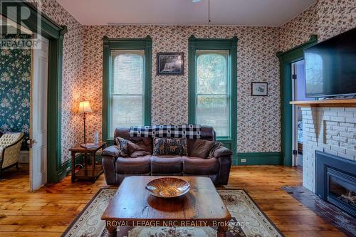 348 Ridge Road N, Fort Erie (335 - Ridgeway), ON - Indoor Photo Showing Living Room With Fireplace