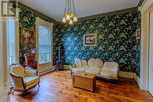 348 Ridge Road N, Fort Erie (335 - Ridgeway), ON - Indoor Photo Showing Living Room