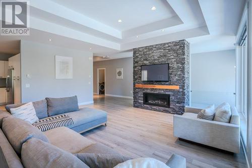 2089 Lawrence Avenue, Penticton, BC - Indoor Photo Showing Living Room With Fireplace