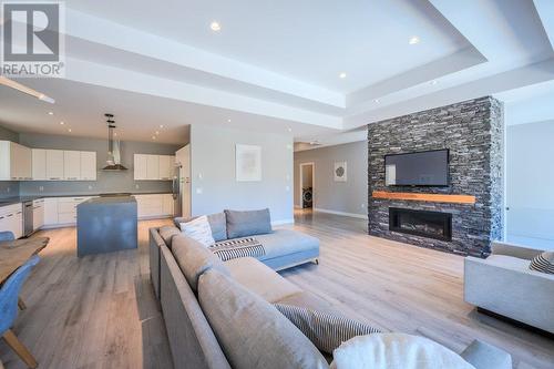 2089 Lawrence Avenue, Penticton, BC - Indoor Photo Showing Living Room With Fireplace