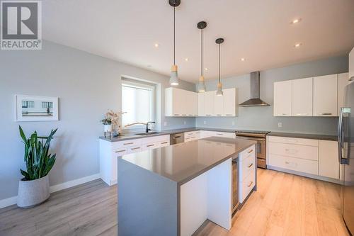 2089 Lawrence Avenue, Penticton, BC - Indoor Photo Showing Kitchen With Upgraded Kitchen