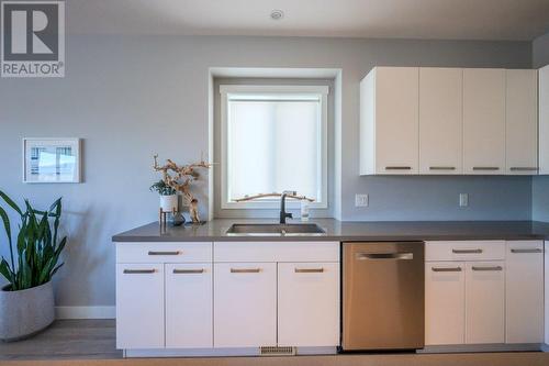 2089 Lawrence Avenue, Penticton, BC - Indoor Photo Showing Kitchen With Double Sink