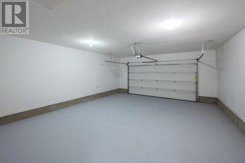 2089 Lawrence Avenue, Penticton, BC - Indoor Photo Showing Garage