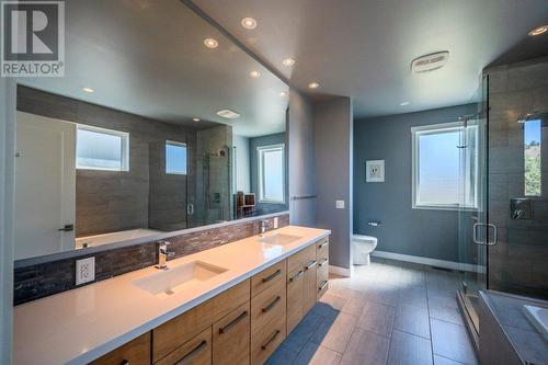 2089 Lawrence Avenue, Penticton, BC - Indoor Photo Showing Bathroom