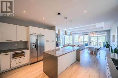 2089 Lawrence Avenue, Penticton, BC - Indoor Photo Showing Kitchen