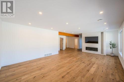 2089 Lawrence Avenue, Penticton, BC - Indoor With Fireplace