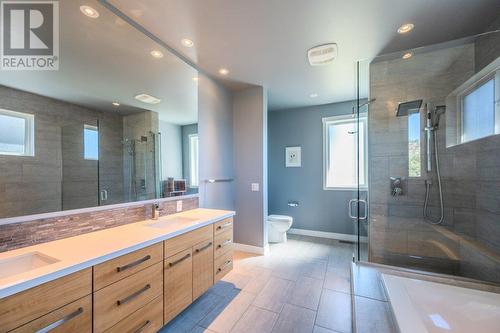 2089 Lawrence Avenue, Penticton, BC - Indoor Photo Showing Bathroom