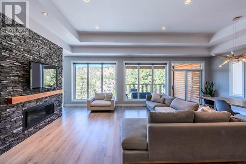 2089 Lawrence Avenue, Penticton, BC - Indoor Photo Showing Living Room With Fireplace