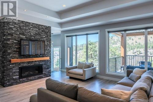 2089 Lawrence Avenue, Penticton, BC - Indoor Photo Showing Living Room With Fireplace