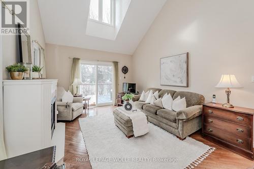 5A - 350 Doon Valley Drive, Kitchener, ON - Indoor Photo Showing Living Room