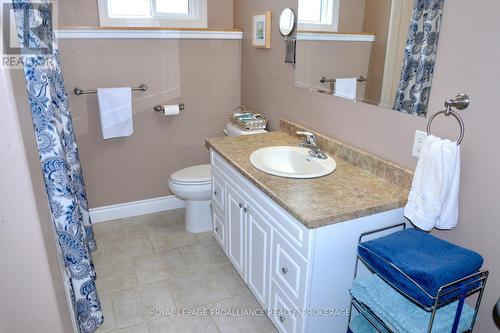 1079 Greenwood Park Drive, Kingston (Kingston East (Incl Barret Crt)), ON - Indoor Photo Showing Bathroom