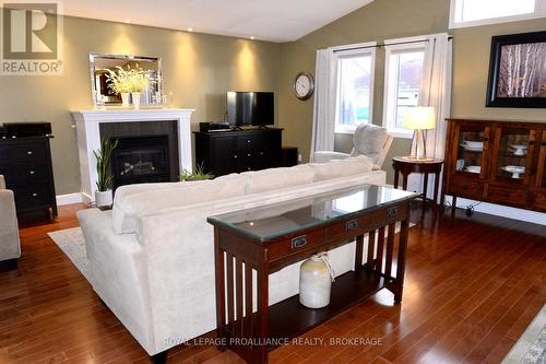 1079 Greenwood Park Drive, Kingston (Kingston East (Incl Barret Crt)), ON - Indoor Photo Showing Living Room With Fireplace