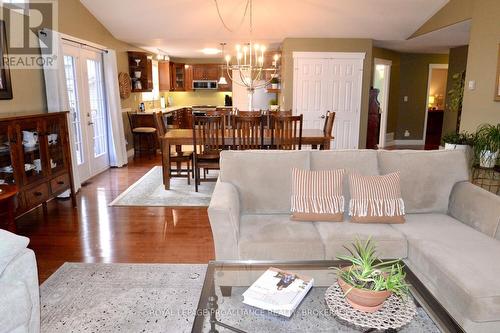 1079 Greenwood Park Drive, Kingston (Kingston East (Incl Barret Crt)), ON - Indoor Photo Showing Living Room