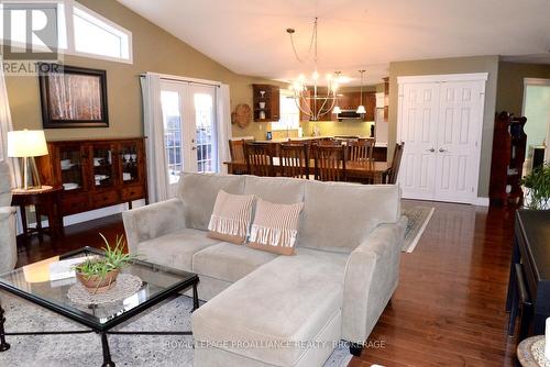 1079 Greenwood Park Drive, Kingston (Kingston East (Incl Barret Crt)), ON - Indoor Photo Showing Living Room