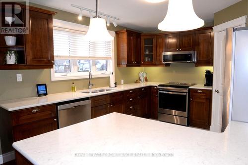 1079 Greenwood Park Drive, Kingston (Kingston East (Incl Barret Crt)), ON - Indoor Photo Showing Kitchen With Double Sink