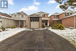 422 LUZON CRESCENT  Mississauga, ON L5B 3W8