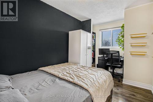 422 Luzon Crescent, Mississauga, ON - Indoor Photo Showing Bedroom