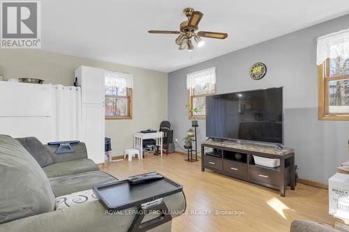 3 Louisa Street, Tweed, ON - Indoor Photo Showing Living Room