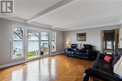 278 Robins Point Road, Tay (Victoria Harbour), ON - Indoor Photo Showing Living Room