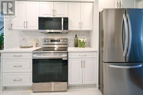 2 Barnard Court, Ajax, ON - Indoor Photo Showing Kitchen