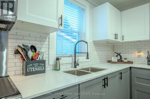 71 Cambridge Street S, Kawartha Lakes (Lindsay), ON - Indoor Photo Showing Kitchen With Double Sink With Upgraded Kitchen