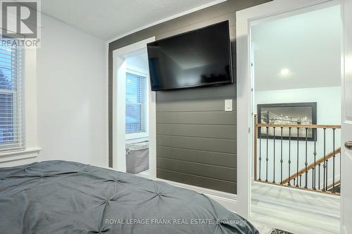 71 Cambridge Street S, Kawartha Lakes (Lindsay), ON - Indoor Photo Showing Bedroom