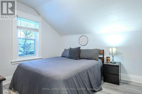 71 Cambridge Street S, Kawartha Lakes (Lindsay), ON - Indoor Photo Showing Bedroom