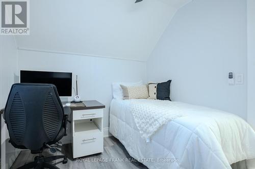 71 Cambridge Street S, Kawartha Lakes (Lindsay), ON - Indoor Photo Showing Bedroom