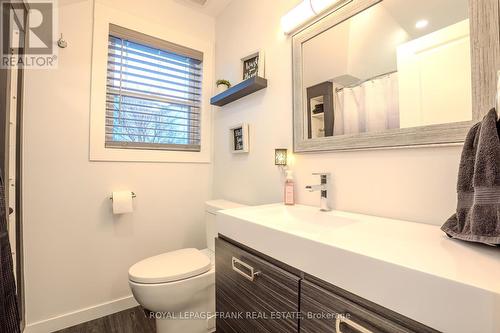 71 Cambridge Street S, Kawartha Lakes (Lindsay), ON - Indoor Photo Showing Bathroom