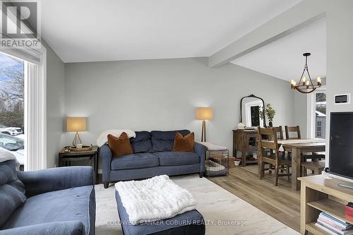 1391 Toulon Street E, Ottawa, ON - Indoor Photo Showing Living Room