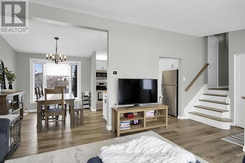 1391 Toulon Street E, Ottawa, ON - Indoor Photo Showing Living Room