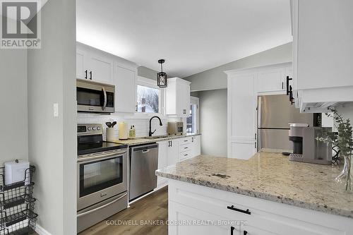 1391 Toulon Street E, Ottawa, ON - Indoor Photo Showing Kitchen With Upgraded Kitchen