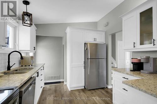 1391 Toulon Street E, Ottawa, ON - Indoor Photo Showing Kitchen With Double Sink With Upgraded Kitchen