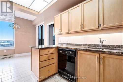 1506 - 1480 Riverside Drive, Ottawa, ON - Indoor Photo Showing Kitchen