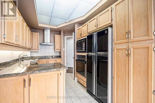 1506 - 1480 Riverside Drive, Ottawa, ON - Indoor Photo Showing Kitchen