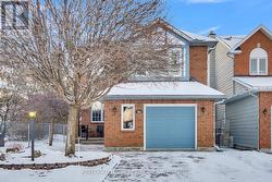 32 FORESTVIEW CRESCENT  Ottawa, ON K2H 9P6